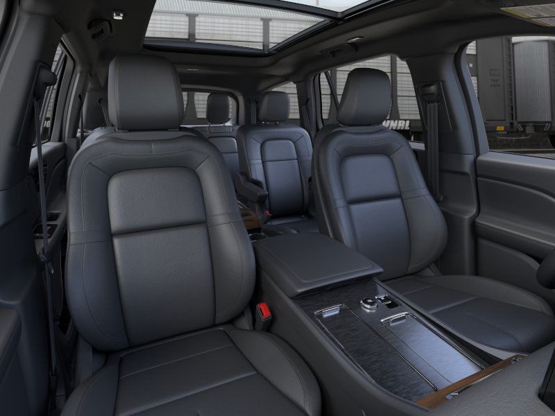 Lincoln Aviator Vehicle Full-screen Gallery Image 10