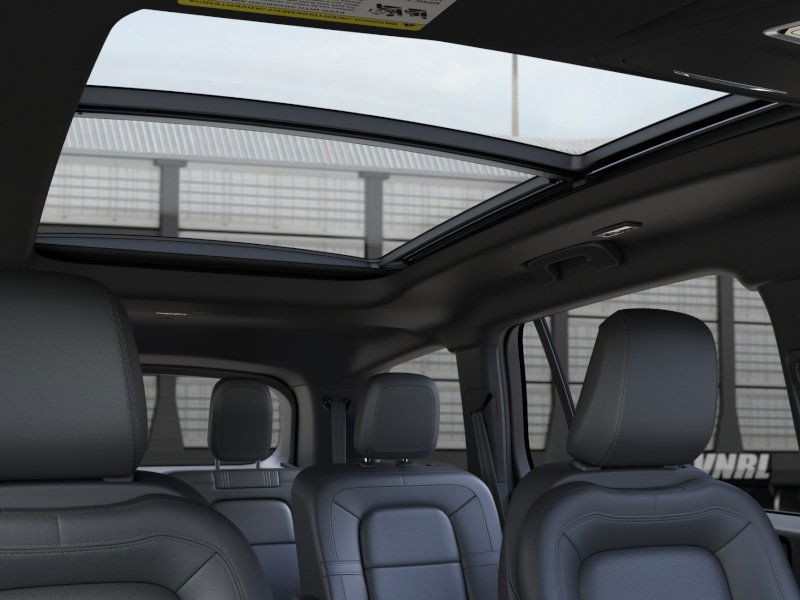 Lincoln Aviator Vehicle Full-screen Gallery Image 22