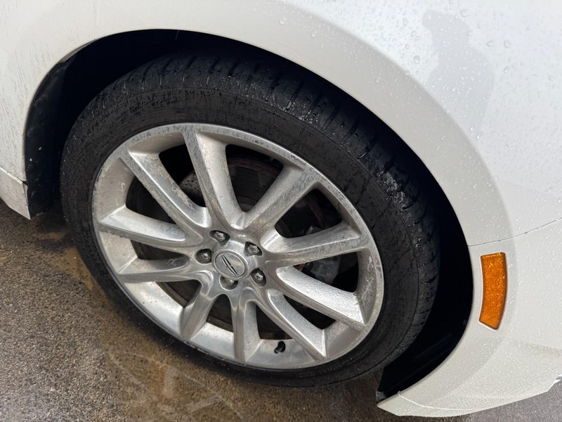 Lincoln MKZ Vehicle Full-screen Gallery Image 04