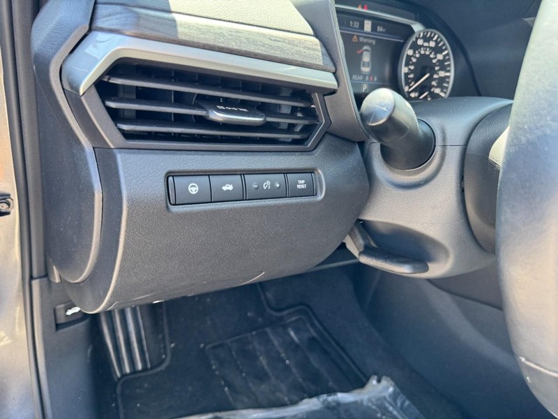 Nissan Altima Vehicle Full-screen Gallery Image 14
