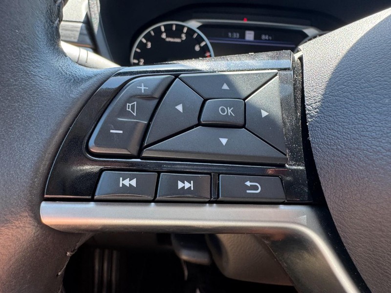 Nissan Altima Vehicle Full-screen Gallery Image 18