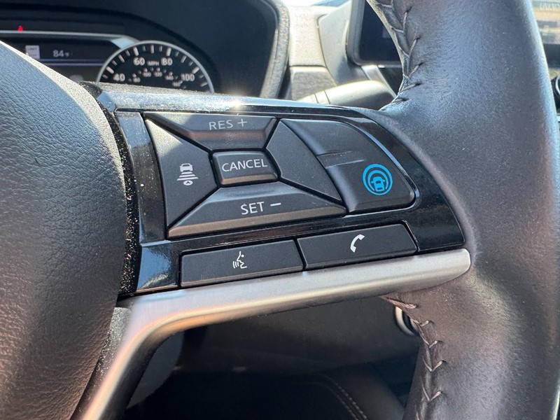 Nissan Altima Vehicle Full-screen Gallery Image 19