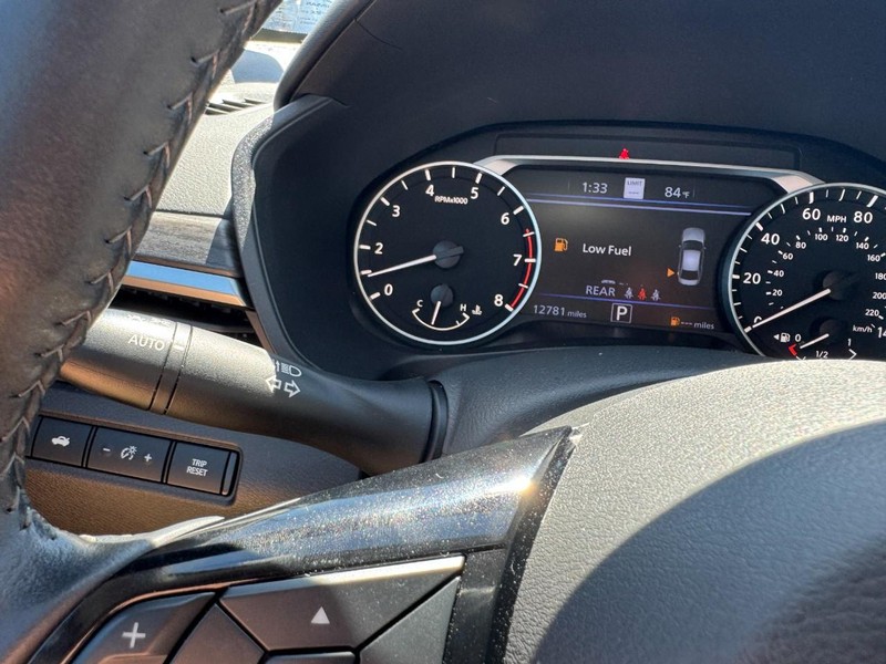 Nissan Altima Vehicle Full-screen Gallery Image 20