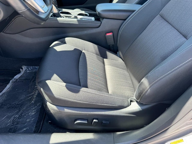 Nissan Altima Vehicle Full-screen Gallery Image 26