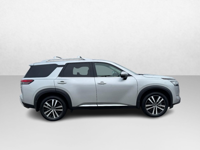 Nissan Pathfinder Vehicle Full-screen Gallery Image 04