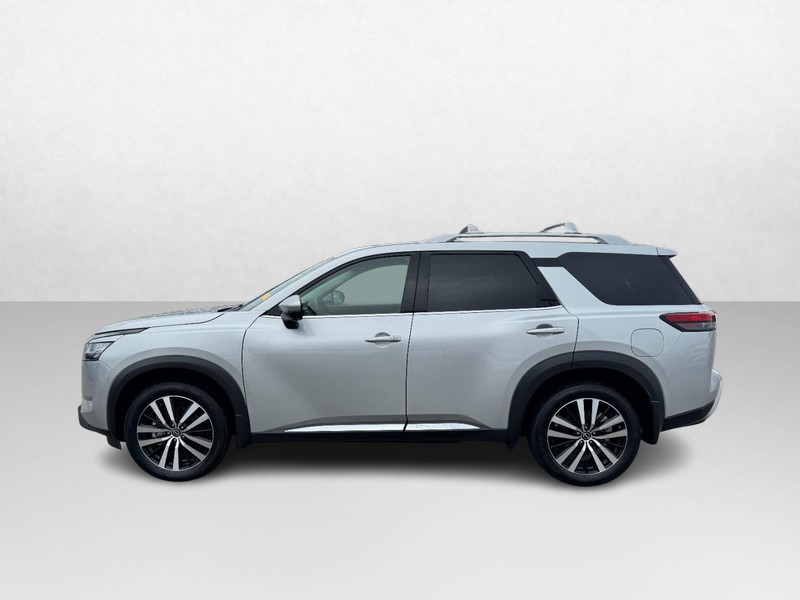 Nissan Pathfinder Vehicle Full-screen Gallery Image 08