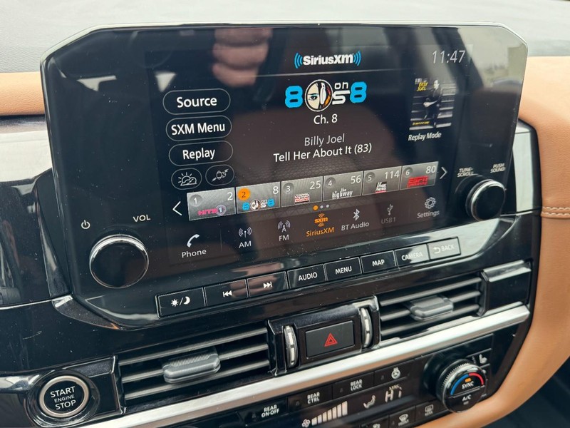 Nissan Pathfinder Vehicle Full-screen Gallery Image 16