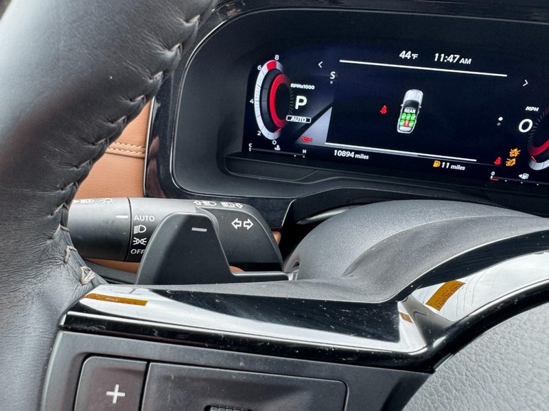 Nissan Pathfinder Vehicle Full-screen Gallery Image 20