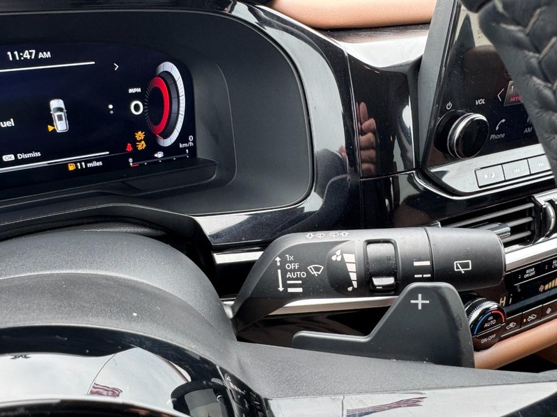 Nissan Pathfinder Vehicle Full-screen Gallery Image 21