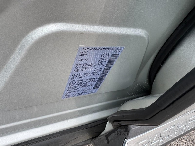 Nissan Pathfinder Vehicle Full-screen Gallery Image 28