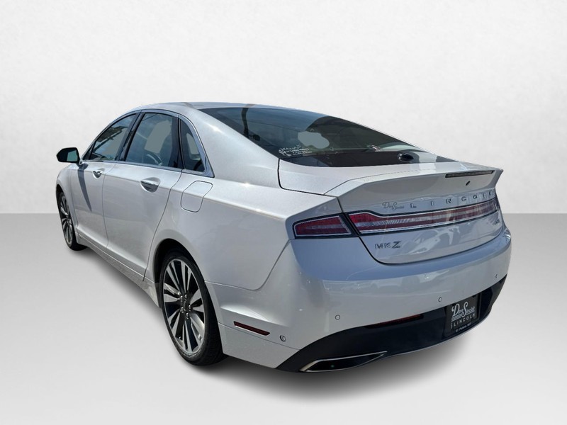 Lincoln MKZ Vehicle Full-screen Gallery Image 07