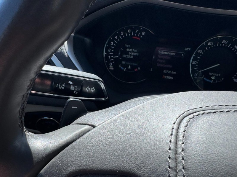 Lincoln MKZ Vehicle Full-screen Gallery Image 18