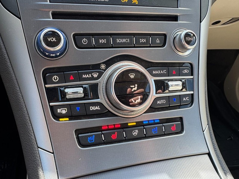 Lincoln MKZ Vehicle Full-screen Gallery Image 22