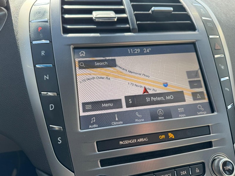 Lincoln MKZ Vehicle Full-screen Gallery Image 23