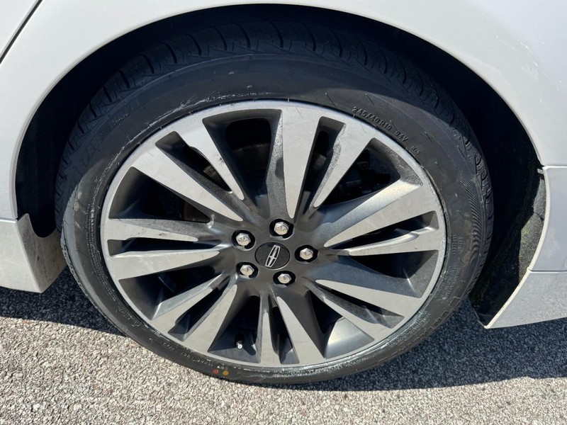 Lincoln MKZ Vehicle Full-screen Gallery Image 27