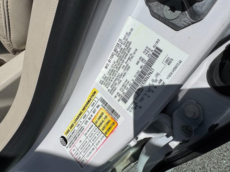 Lincoln MKZ Vehicle Full-screen Gallery Image 28