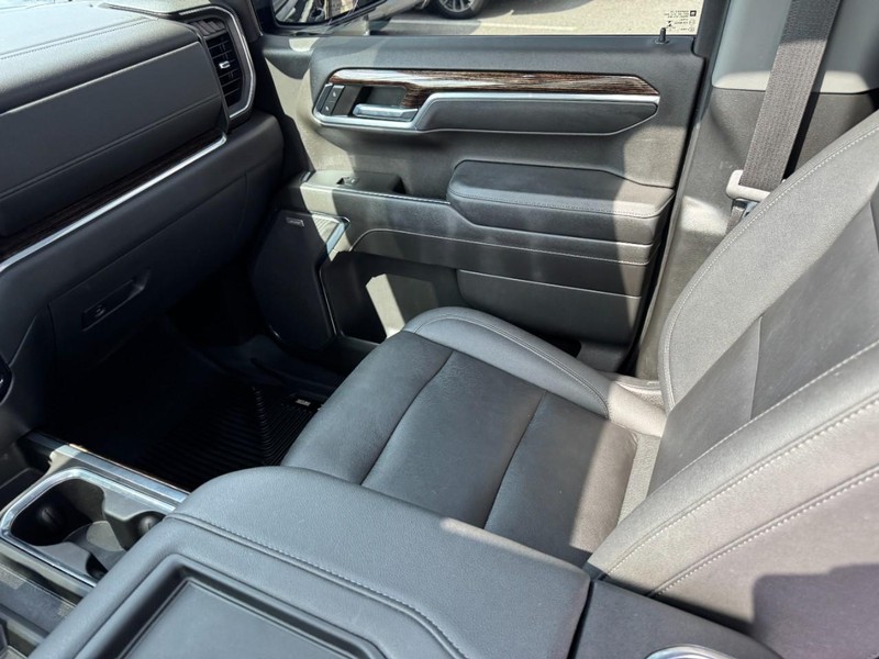 GMC Sierra 1500 Vehicle Full-screen Gallery Image 11