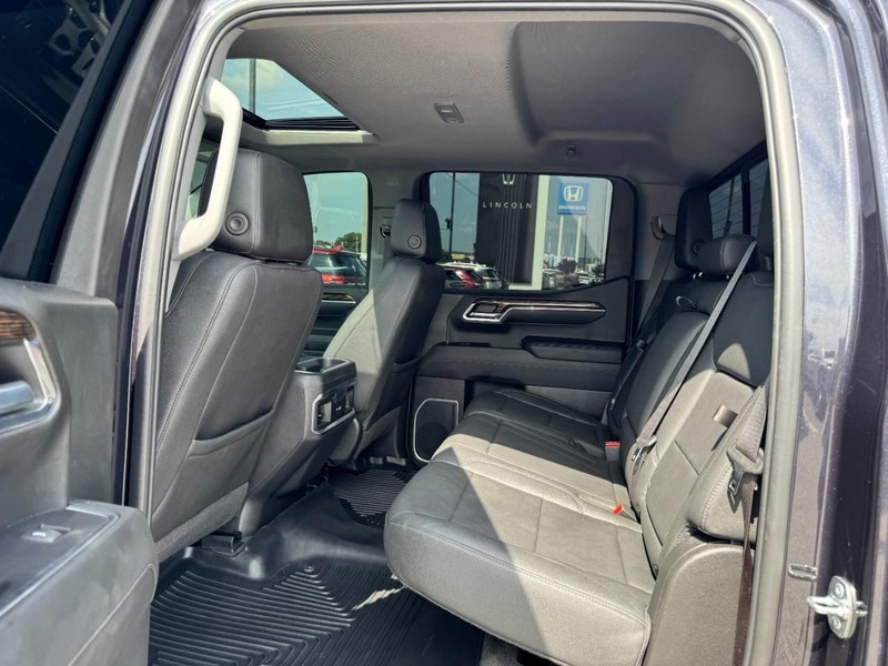GMC Sierra 1500 Vehicle Full-screen Gallery Image 12