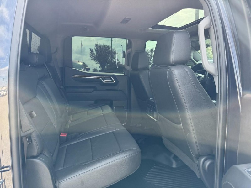 GMC Sierra 1500 Vehicle Full-screen Gallery Image 13