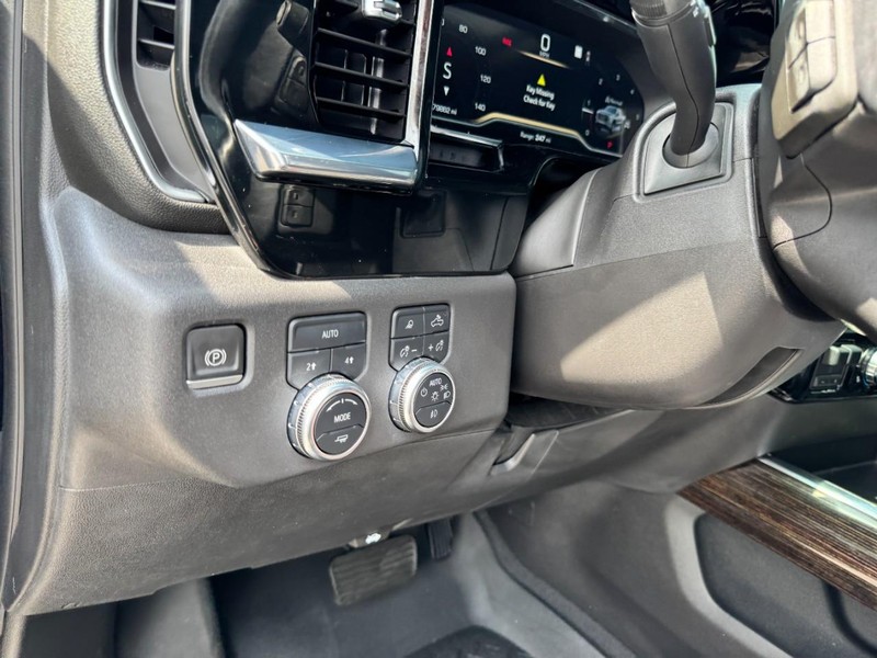 GMC Sierra 1500 Vehicle Full-screen Gallery Image 14