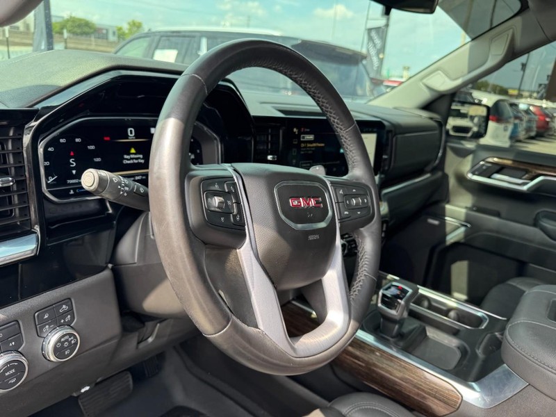 GMC Sierra 1500 Vehicle Full-screen Gallery Image 15
