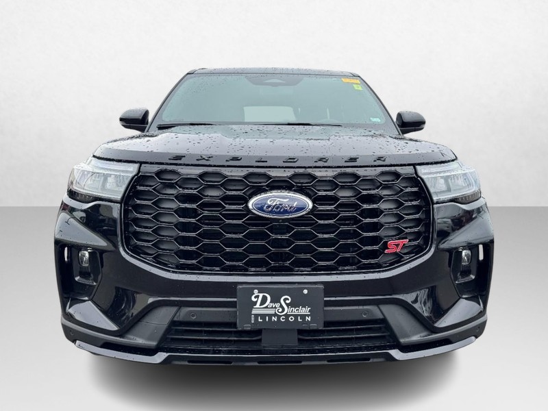 Ford Explorer Vehicle Full-screen Gallery Image 02