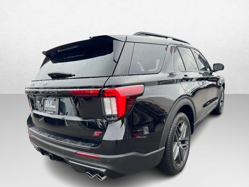 Ford Explorer Vehicle Full-screen Gallery Image 05