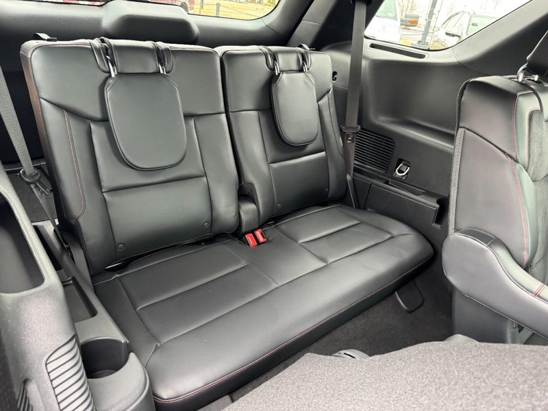 Ford Explorer Vehicle Full-screen Gallery Image 14