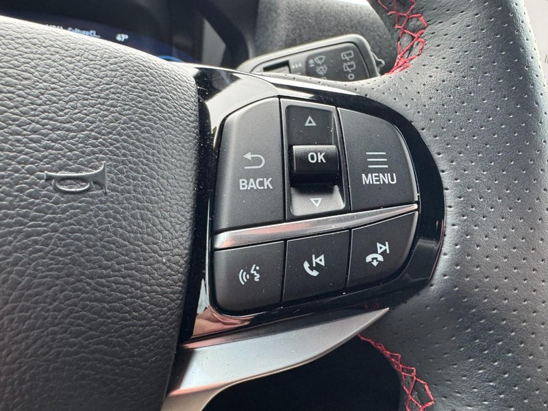 Ford Explorer Vehicle Full-screen Gallery Image 17