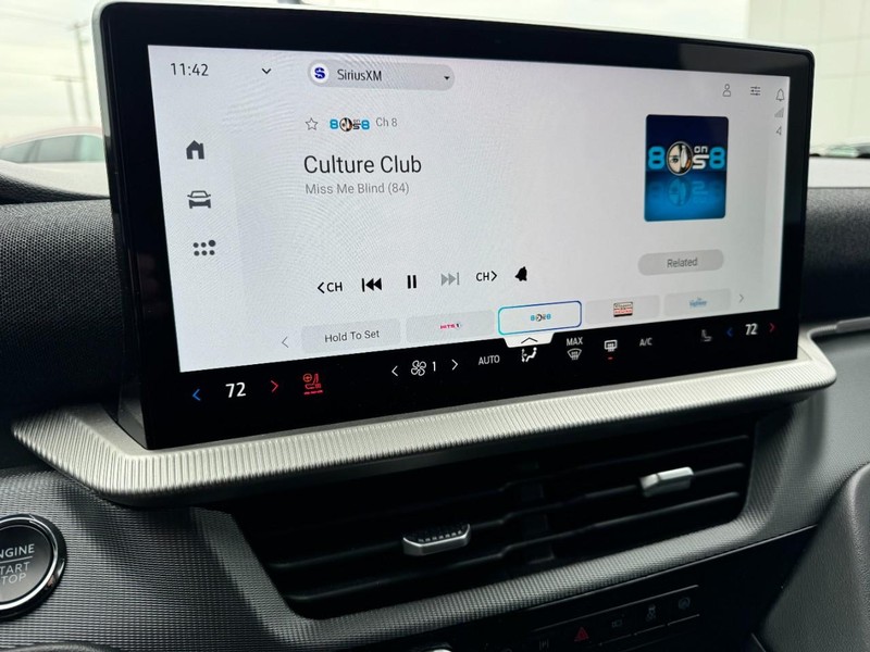 Ford Explorer Vehicle Full-screen Gallery Image 18