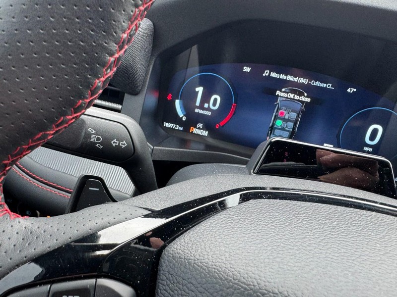 Ford Explorer Vehicle Full-screen Gallery Image 20