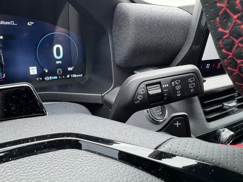 Ford Explorer Vehicle Full-screen Gallery Image 21