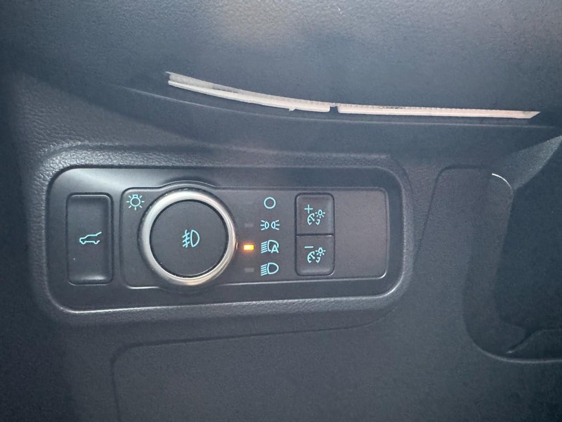 Ford Explorer Vehicle Full-screen Gallery Image 22