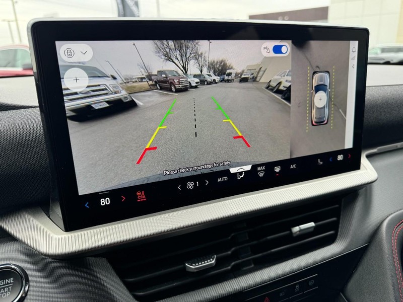 Ford Explorer Vehicle Full-screen Gallery Image 24