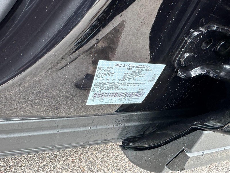 Ford Explorer Vehicle Full-screen Gallery Image 28