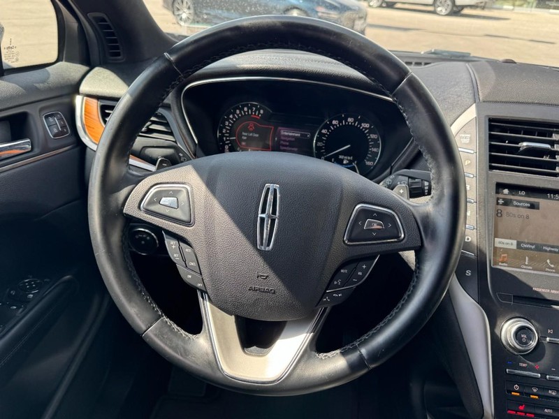 Lincoln MKC Vehicle Full-screen Gallery Image 10