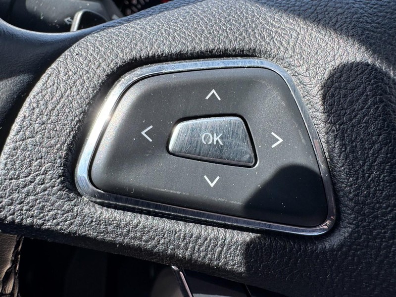 Lincoln MKC Vehicle Full-screen Gallery Image 18