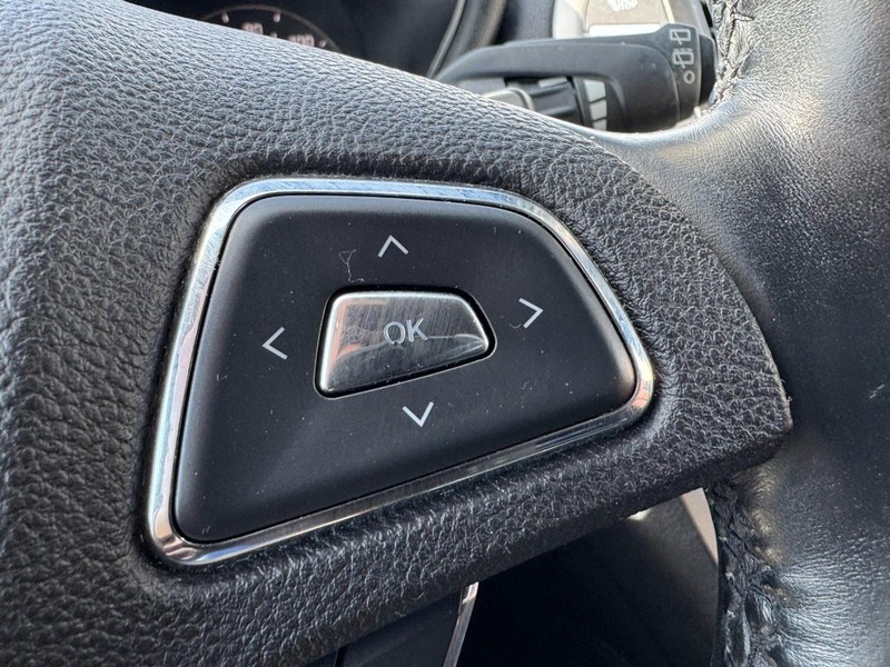 Lincoln MKC Vehicle Full-screen Gallery Image 19