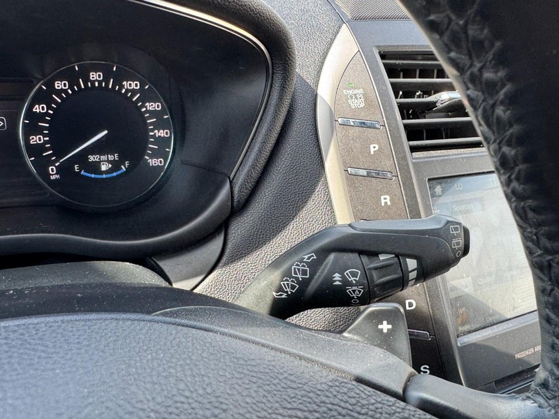 Lincoln MKC Vehicle Full-screen Gallery Image 21