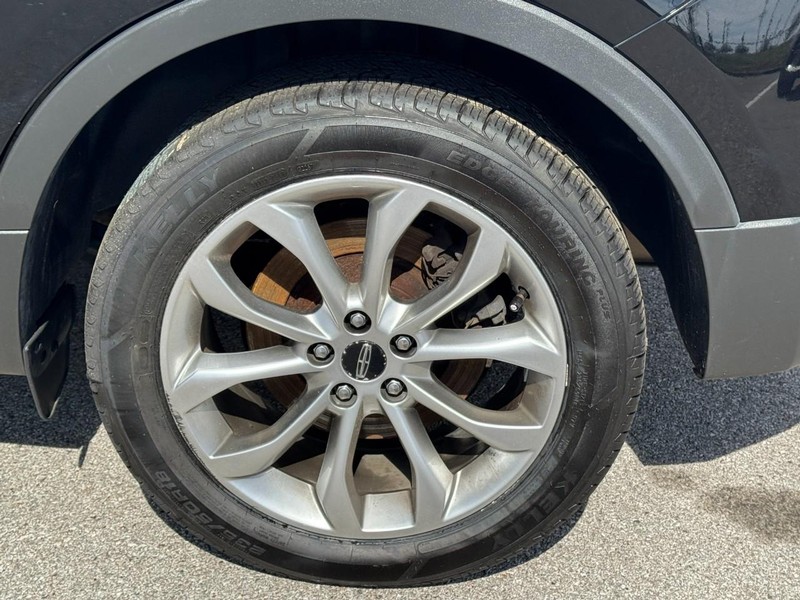 Lincoln MKC Vehicle Full-screen Gallery Image 27