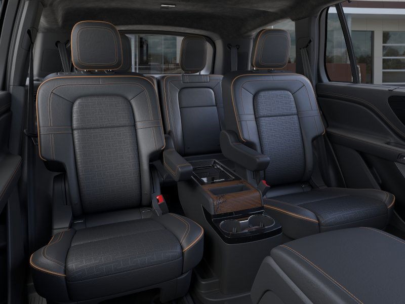 Lincoln Aviator Vehicle Full-screen Gallery Image 11