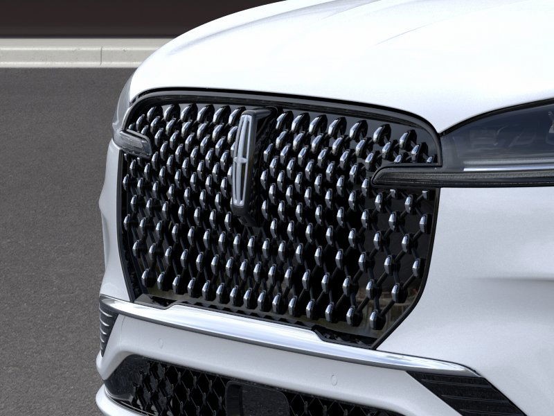 Lincoln Aviator Vehicle Full-screen Gallery Image 17