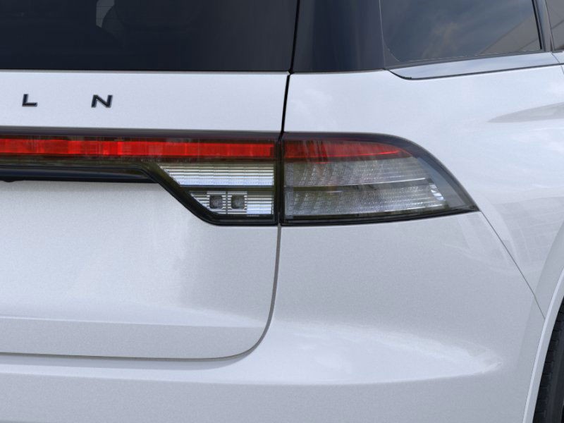 Lincoln Aviator Vehicle Full-screen Gallery Image 21