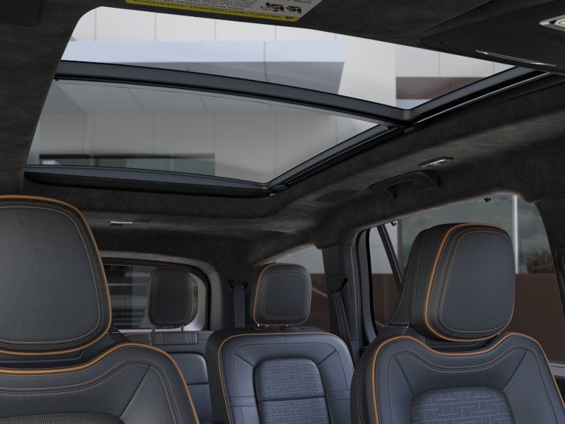 Lincoln Aviator Vehicle Full-screen Gallery Image 22