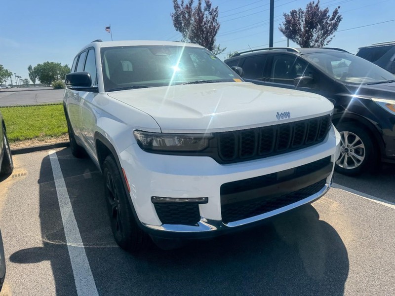 Jeep Grand Cherokee L Vehicle Full-screen Gallery Image 03