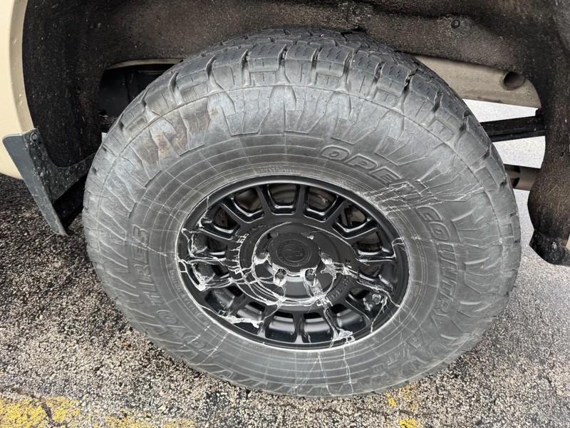 Chevrolet Silverado 1500 Vehicle Full-screen Gallery Image 04