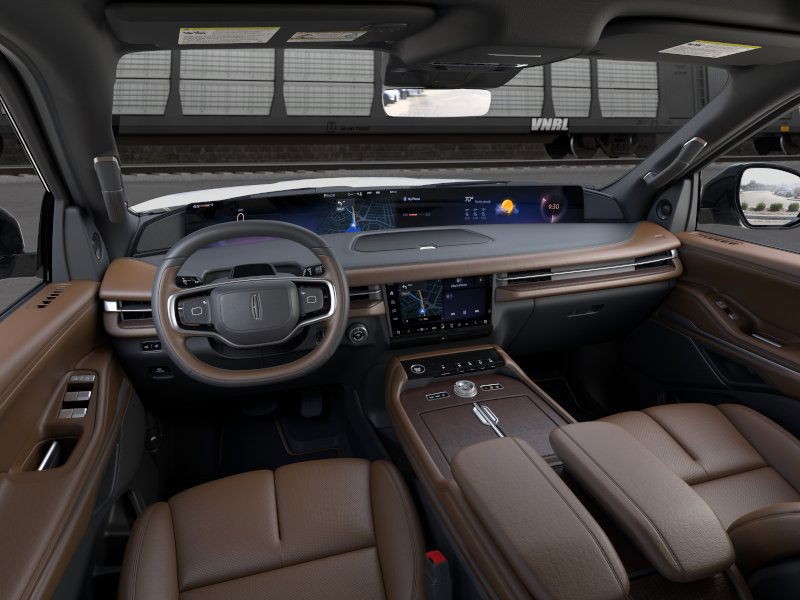 Lincoln Navigator Vehicle Full-screen Gallery Image 09