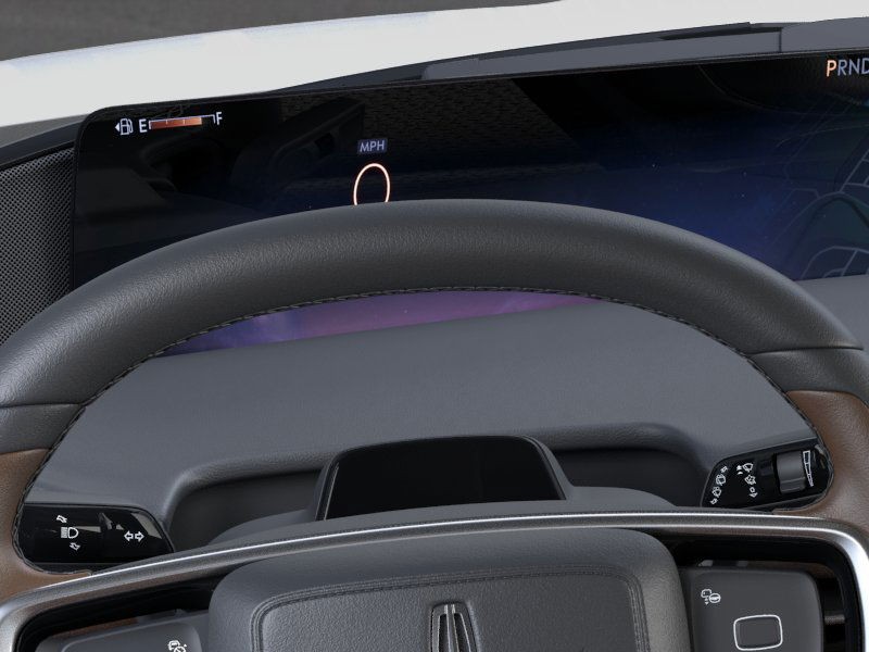 Lincoln Navigator Vehicle Full-screen Gallery Image 13