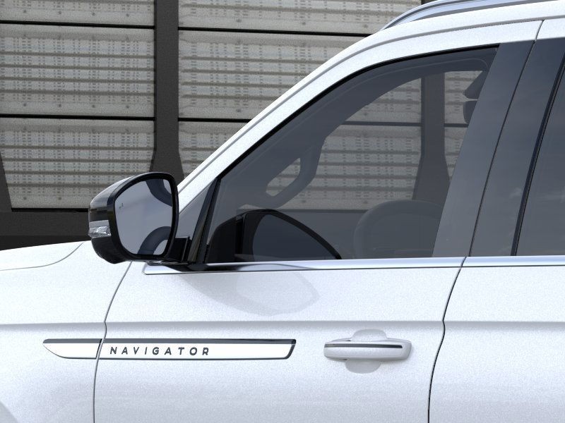 Lincoln Navigator Vehicle Full-screen Gallery Image 20