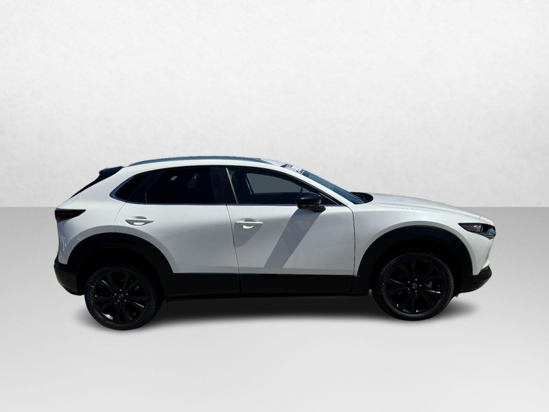 Mazda CX-30 Vehicle Full-screen Gallery Image 04